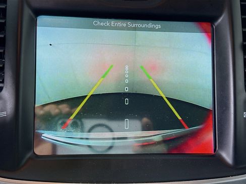 Used 2018 Chrysler 300 Limited RWD image 19