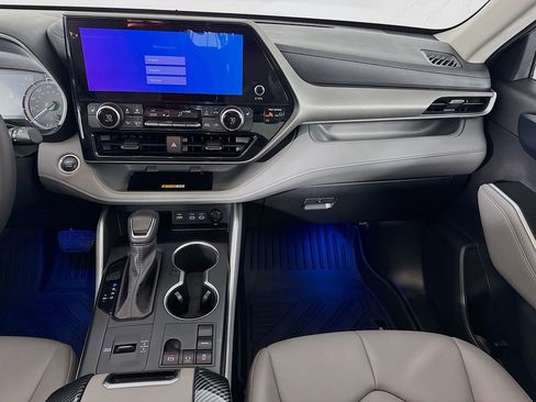 Used 2024 Toyota Highlander XLE image 26
