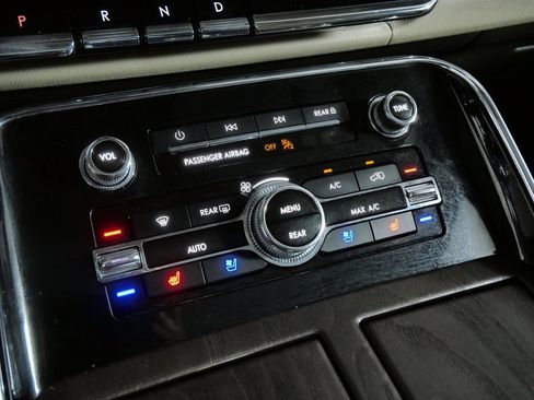 Certified 2023 Lincoln Navigator Reserve AWD/4WD image 20