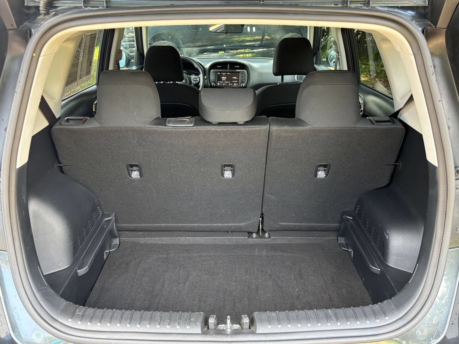 Used 2025 Kia Soul LX w/ LX Technology Package FWD image 28