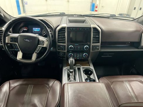 Used 2017 Ford F150 Platinum w/ Equipment Group 701A Luxury image 10