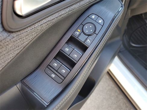 Used 2023 Nissan Rogue SV image 17