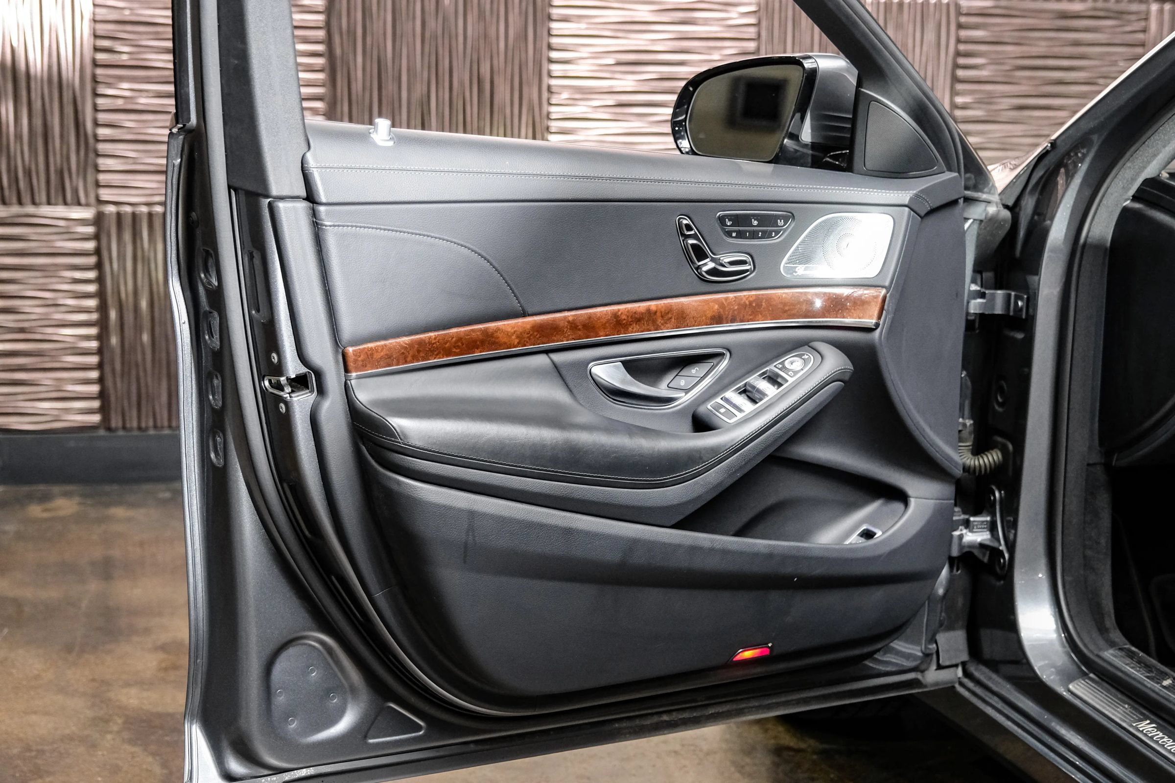 Used 2018 Mercedes-Benz S 560 4MATIC Sedan image 39