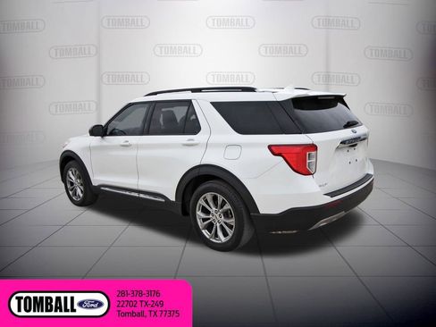 Used 2022 Ford Explorer XLT w/ Equipment Group 202A image 5