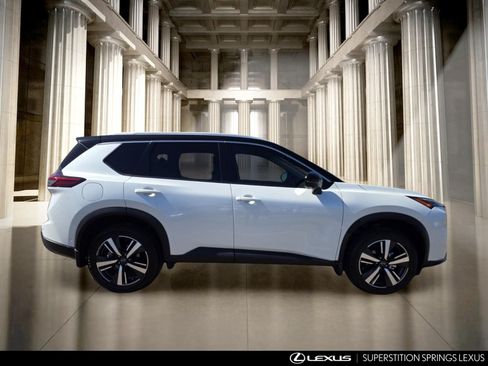Used 2025 Nissan Rogue SL AWD/4WD image 3