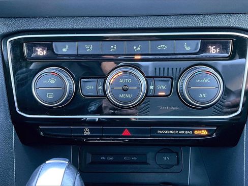 Used 2023 Volkswagen Atlas Cross Sport SE w/ Panoramic Sunroof Package image 31