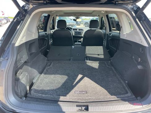 Used 2022 Volkswagen Tiguan SE w/ Panoramic Sunroof Package AWD/4WD image 30