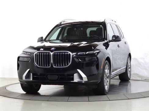 Used 2023 BMW X7 xDrive40i w/ Premium Package image 4