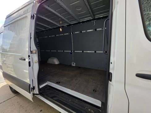 Used 2020 Mercedes-Benz Sprinter 2500 image 8