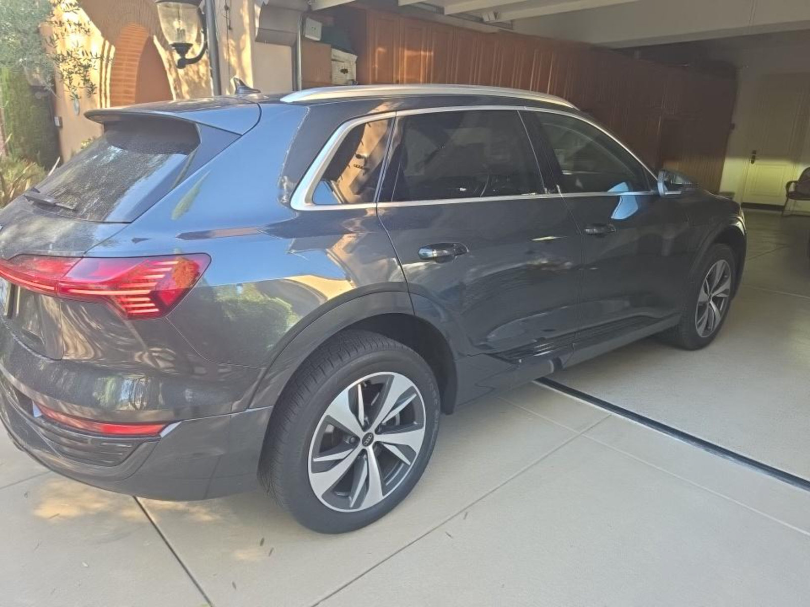 Used 2024 Audi Q8 e-tron Premium Plus w/ Premium Plus Package AWD/4WD image 18
