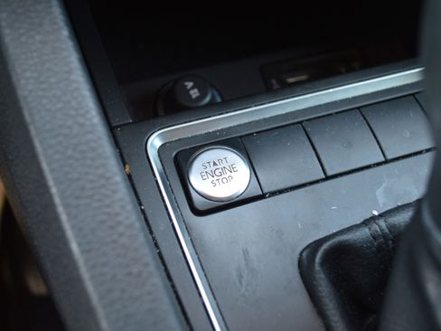 Used 2018 Volkswagen Jetta SE FWD image 23