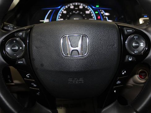Used 2017 Honda Accord Touring image 17