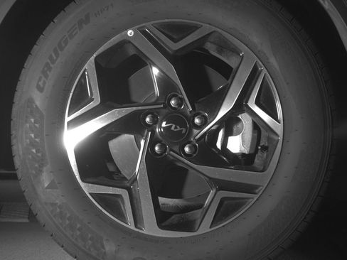 Used 2025 Kia Sportage LX image 13