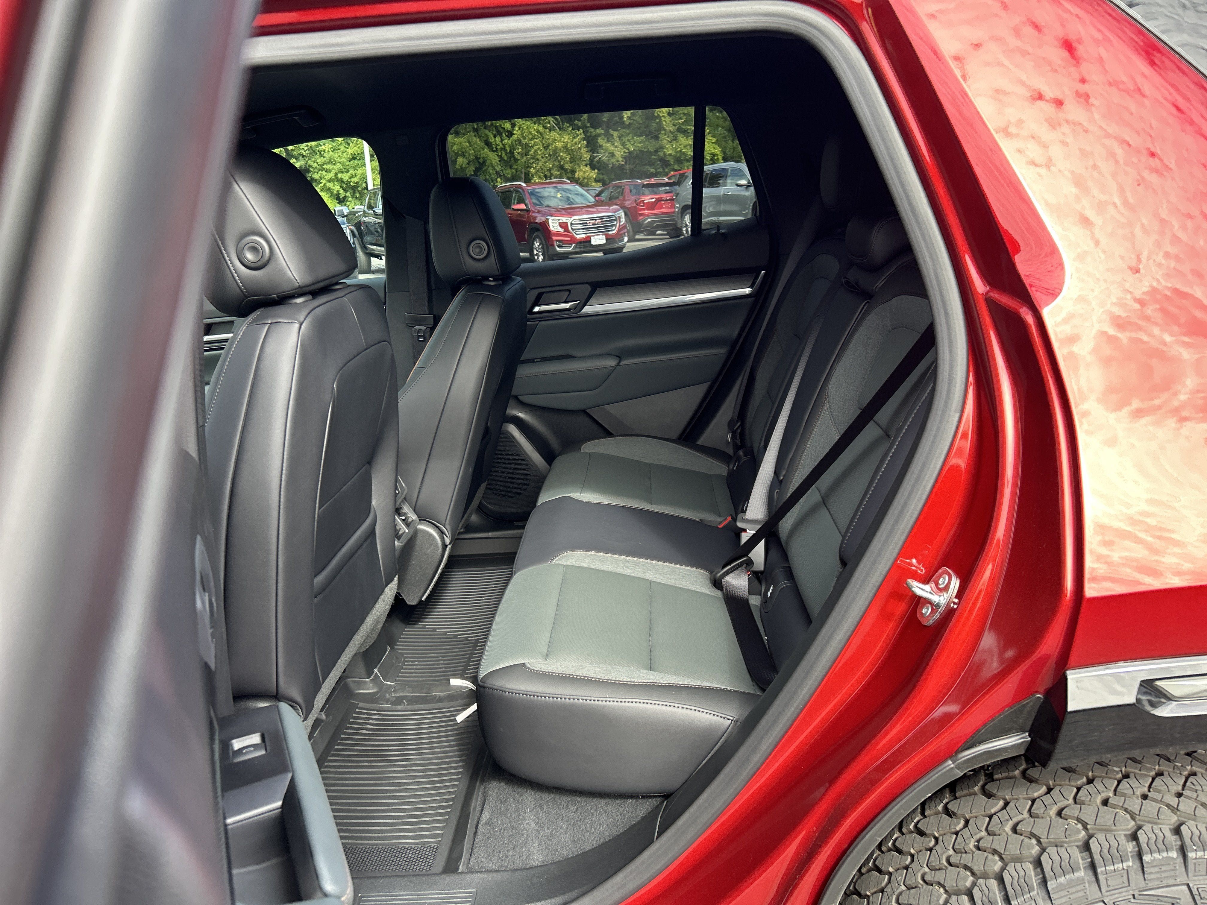 New 2027 GMC Terrain AT4 w/ Convenience Package III AWD/4WD image 28