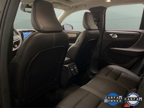 Used 2025 Volvo XC40 B5 Plus image 19