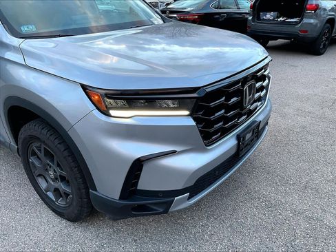 Used 2025 Honda Pilot TrailSport image 5