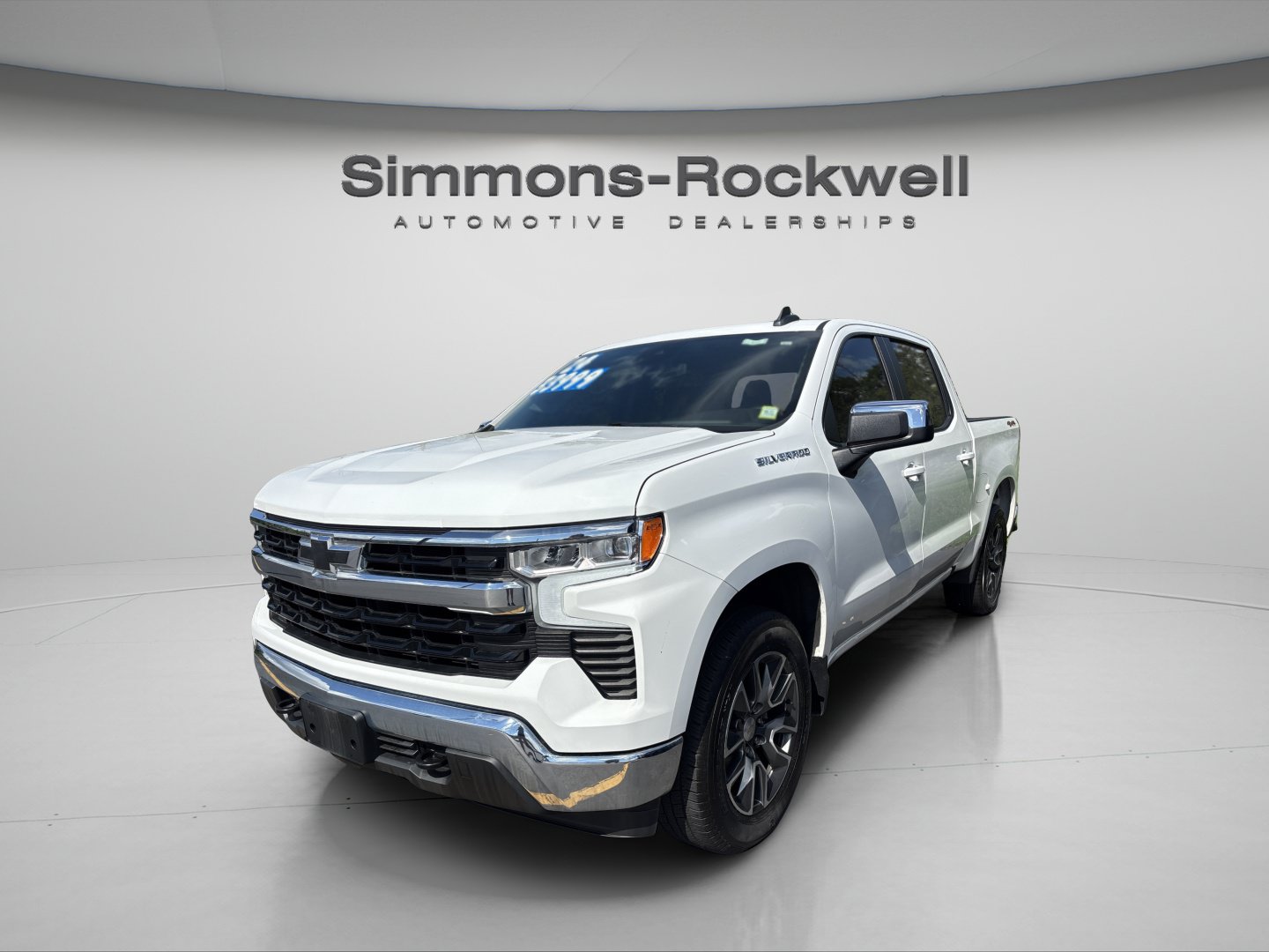 Used 2024 Chevrolet Silverado 1500 LT AWD/4WD image 1