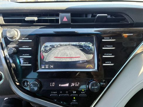 Used 2018 Toyota Camry XLE FWD image 18