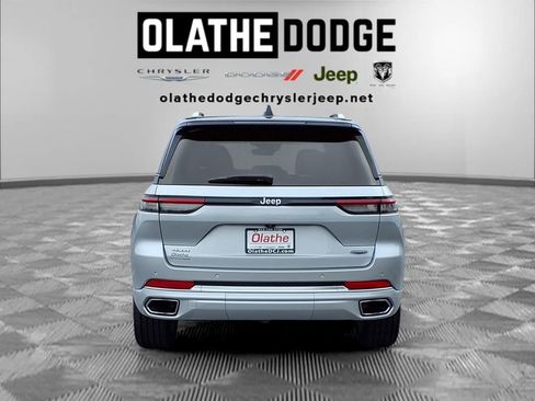 Used 2024 Jeep Grand Cherokee Summit w/ Luxury Tech Group V AWD/4WD image 27