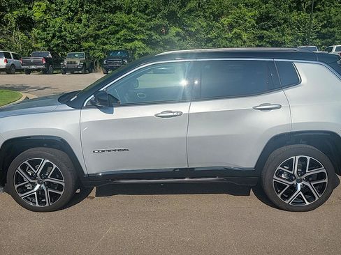 Certified 2025 Jeep Compass Limited w/ Elite Group AWD/4WD image 6