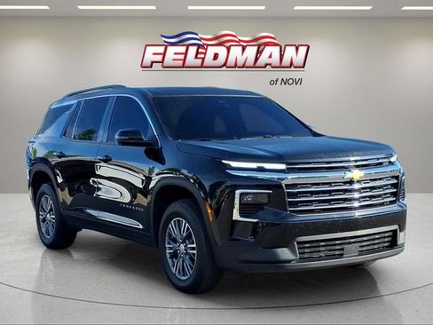 Used 2024 Chevrolet Traverse LT w/ Trailering Package FWD image 8