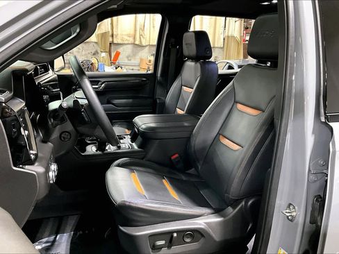 Used 2025 GMC Sierra 1500 AT4 w/ Technology Package image 8
