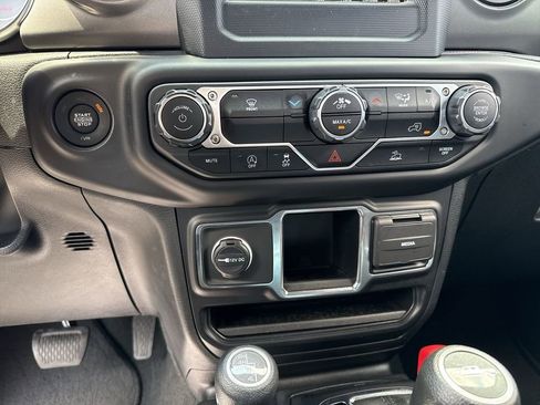 Used 2023 Jeep Gladiator Sport image 19