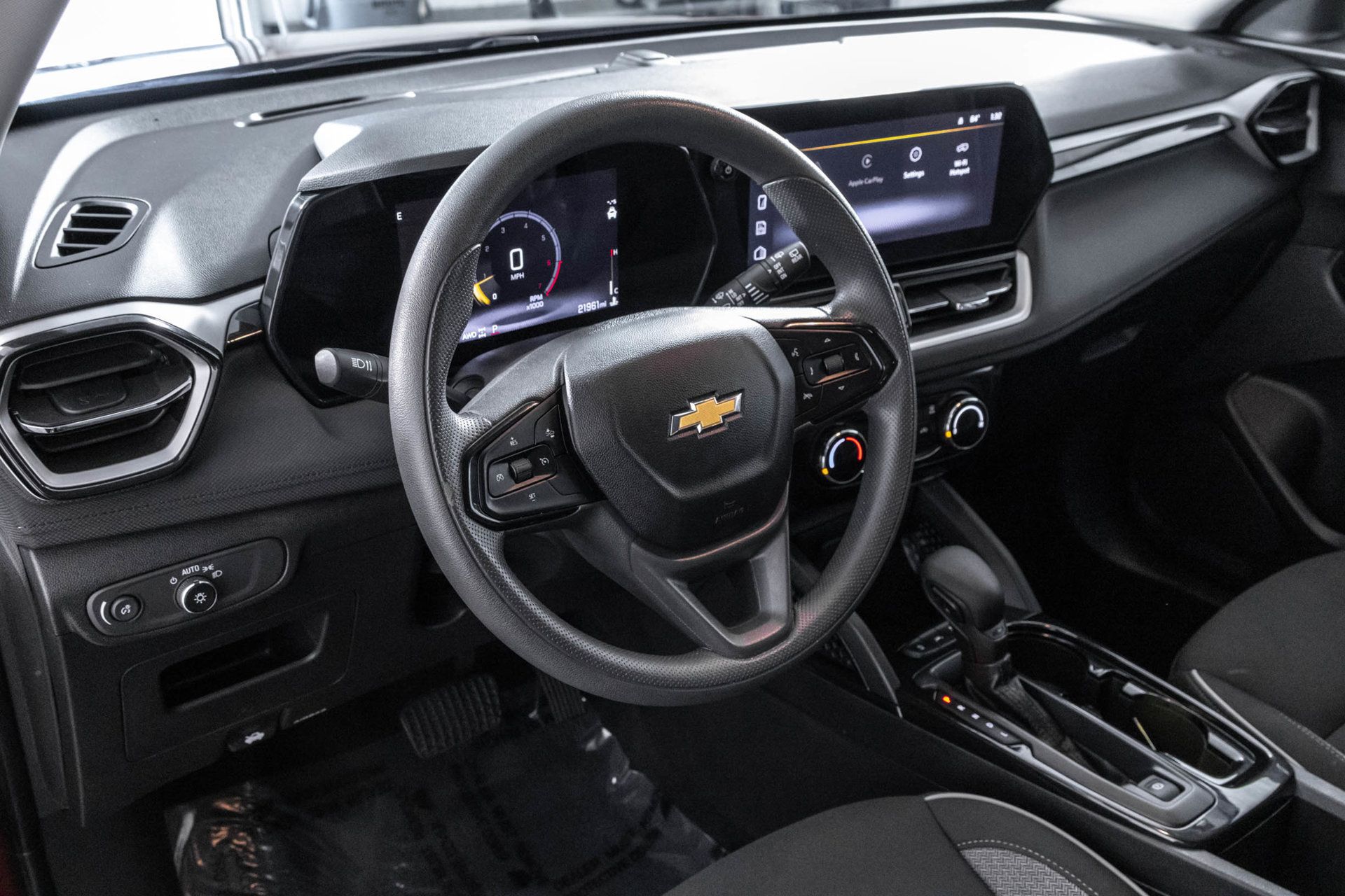 Used 2025 Chevrolet TrailBlazer LT AWD/4WD image 4