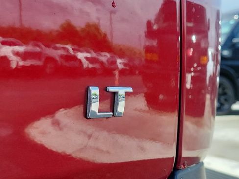 Used 2023 Chevrolet Traverse LT FWD image 28