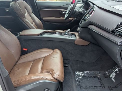 Certified 2022 Volvo XC90 T8 Inscription w/ Lounge Package image 28