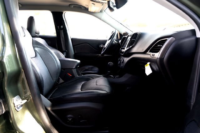 Used 2020 Jeep Cherokee Limited w/ Luxury Group FWD image 24