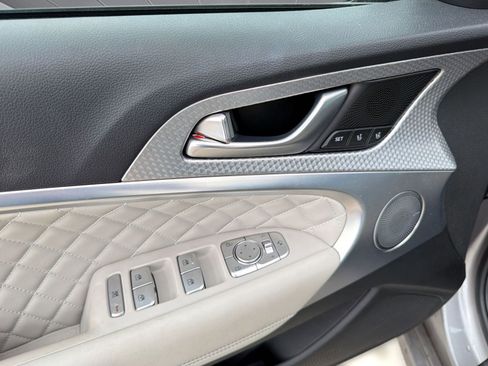 Used 2022 Genesis G70 3.3T image 13