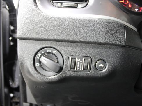 Used 2022 Dodge Charger SXT w/ Blacktop Package image 8