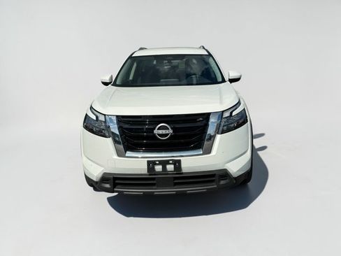 Used 2025 Nissan Pathfinder SV FWD image 2