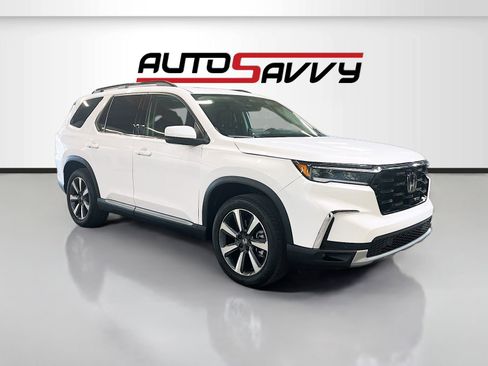 Used 2023 Honda Pilot Touring image 1