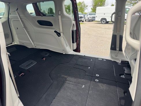 Used 2020 Chrysler Pacifica Limited w/ Tire & Wheel Group FWD image 46