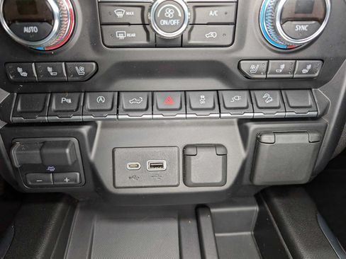 Certified 2019 GMC Sierra 1500 SLT w/ SLT Premium Package AWD/4WD image 32