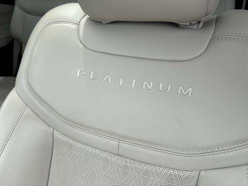 Used 2020 Ford Explorer Platinum w/ Premium Technology Package image 27