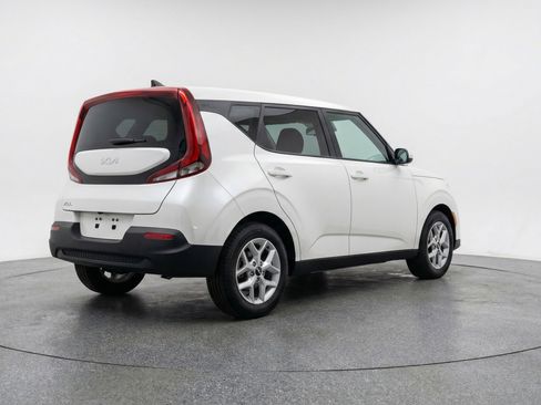 Used 2025 Kia Soul LX w/ LX Technology Package image 9