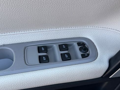 Used 2011 Volvo C70 T5 image 18