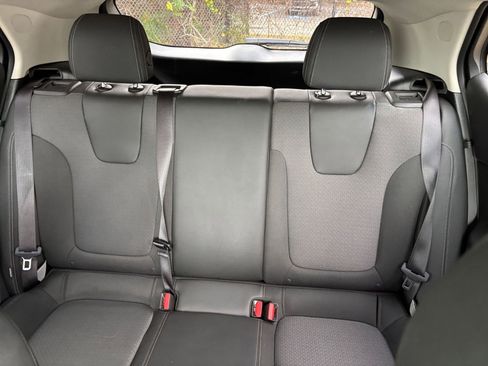 Used 2025 Buick Encore GX Preferred image 38