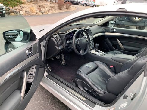 Used 2010 INFINITI G37 Journey w/ Premium Pkg image 4