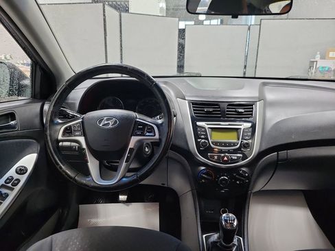 Used 2013 Hyundai Accent SE image 3