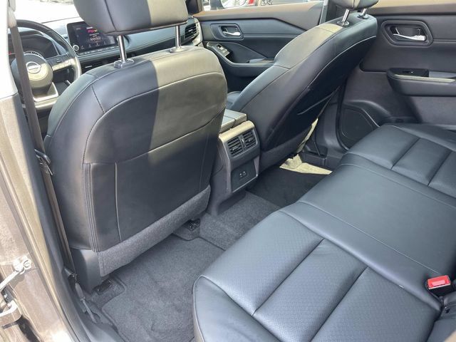 Used 2023 Nissan Rogue SV w/ SV Premium B Package AWD/4WD image 18
