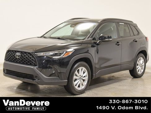 Used 2023 Toyota Corolla Cross LE image 1