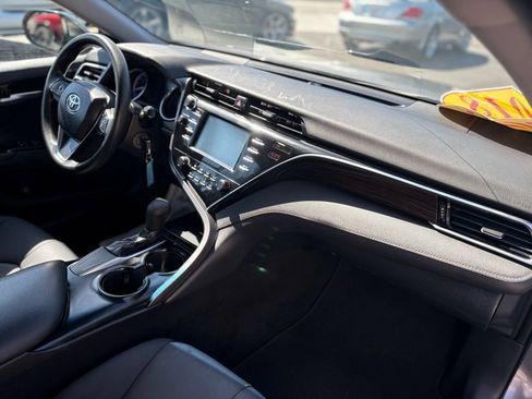 Used 2018 Toyota Camry LE FWD image 13