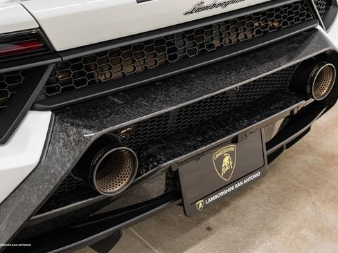 Used 2019 Lamborghini Huracan Performante AWD/4WD image 23