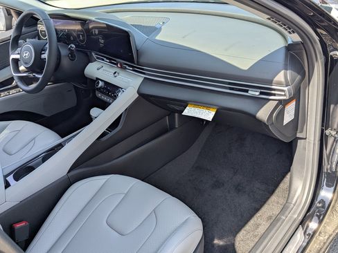 New 2025 Hyundai Elantra Limited image 26
