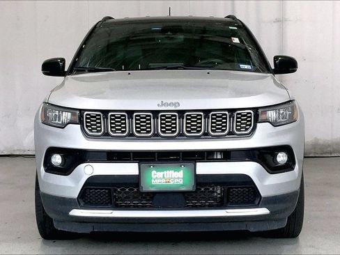 Used 2025 Jeep Compass Limited AWD/4WD image 3