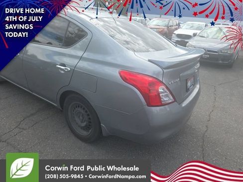Used 2013 Nissan Versa SV FWD image 11